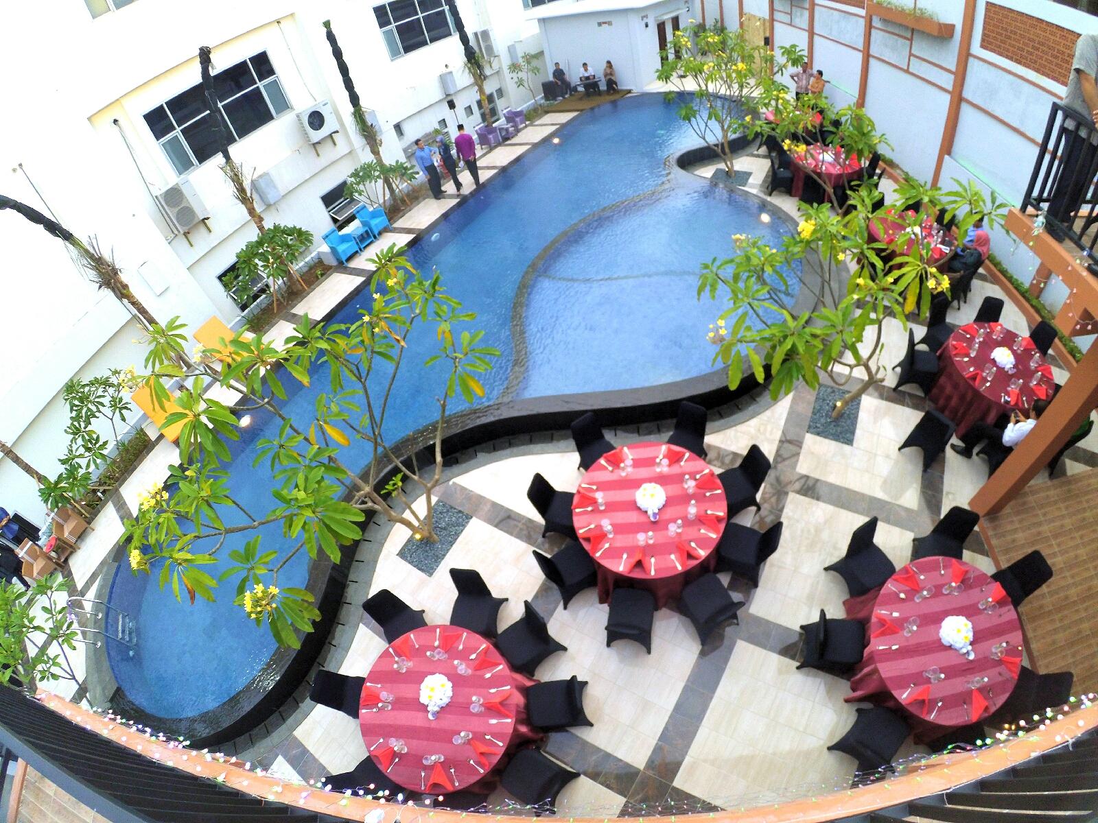 Truntum Padang Hotel Exterior photo